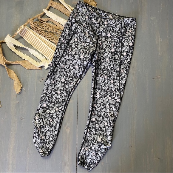 CALIA by Carrie Underwood Pants - Calia by Carrie Underwood Ruched Crop